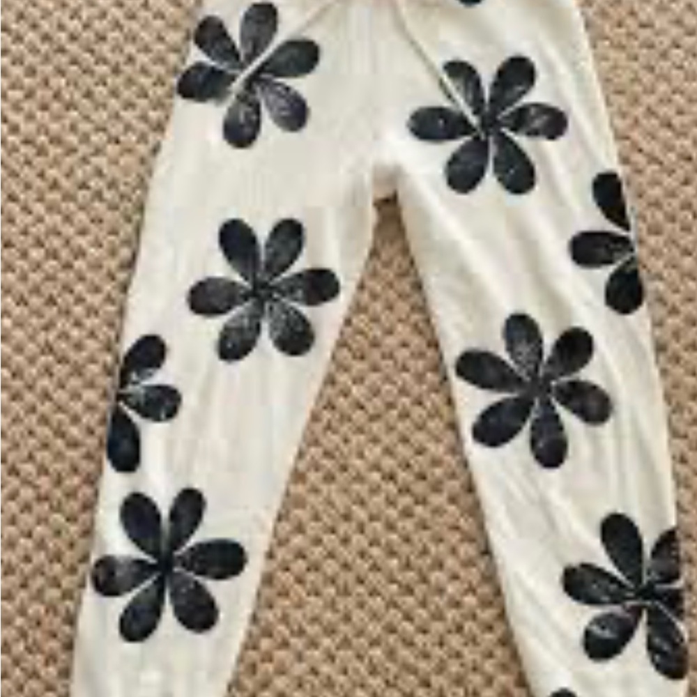 THE GREAT. Cream Textured Daisy painted sweats